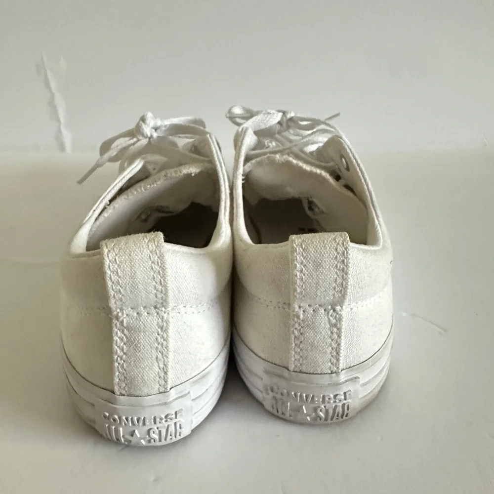 Converse White Sneakers Low Tops, lightly used